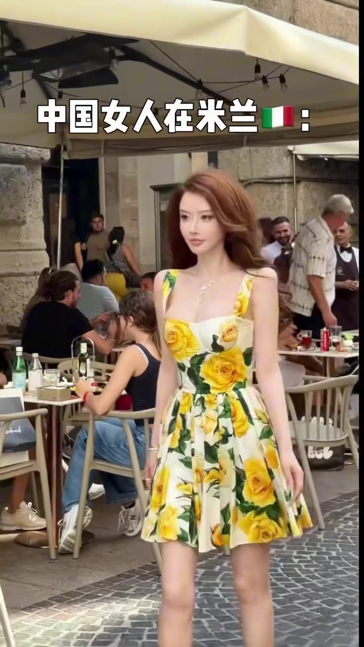 蜂腰+碎花裙！中国美女米兰街头秀身材，国米小球迷一脸懵逼